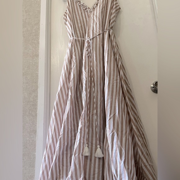 Aakaa Tan and Brown Pleated Maxi Sundress - Picture 12 of 12